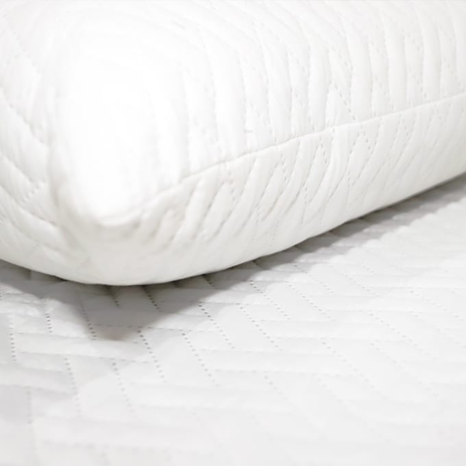 Le-Intro - Waterproof Mattress and Pillow Protector Combo