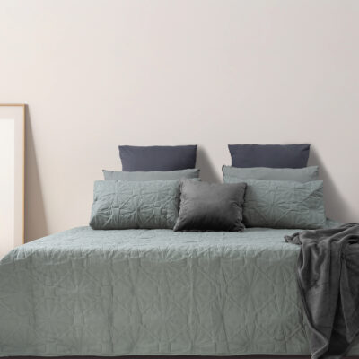 Le Intro – Silky Feel 90gsm Pinsonic Quilts – 240x240 - Olive Green