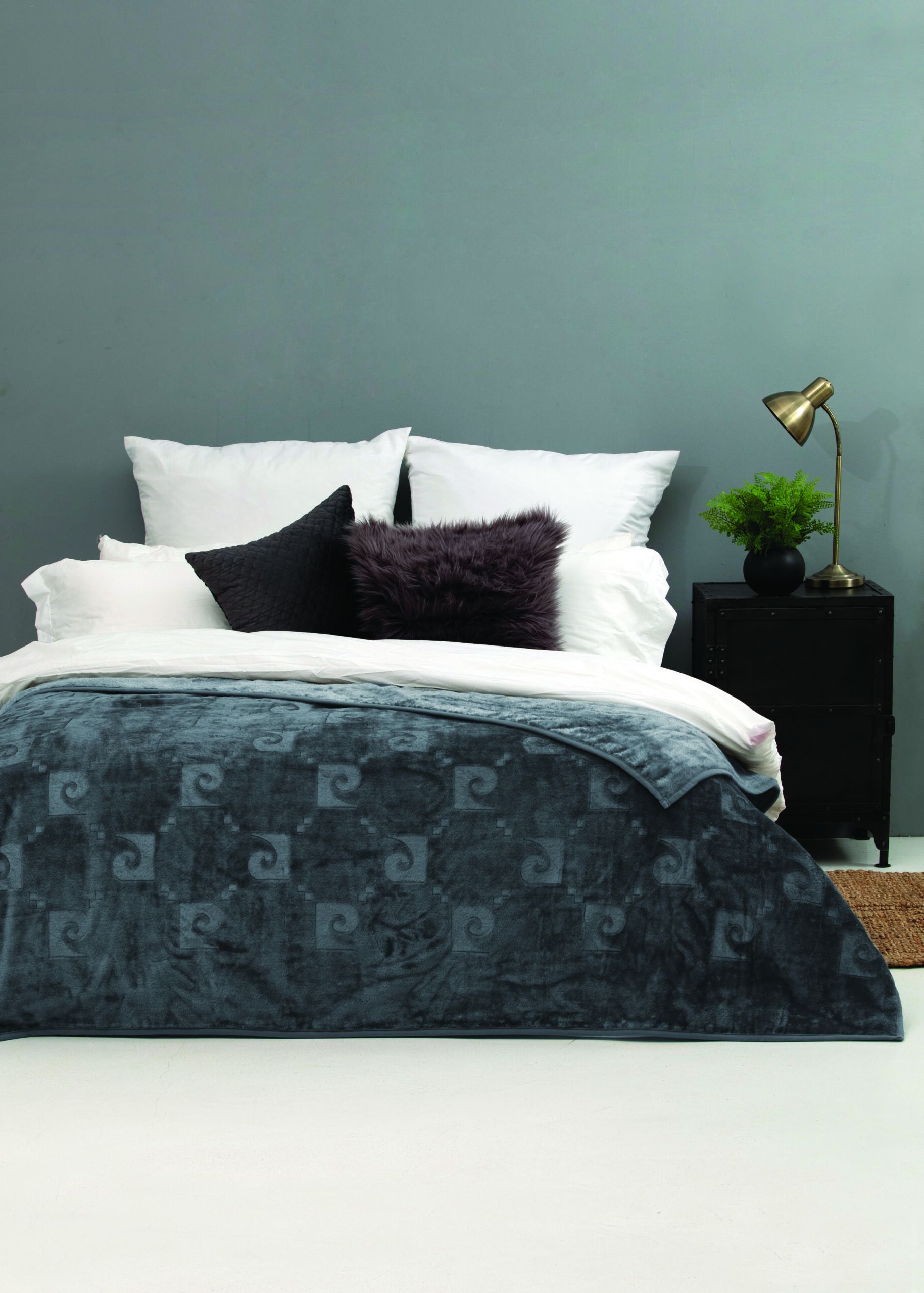 Lifestyle Range – 600GSM Heavy Weight Blanket - Charcoal