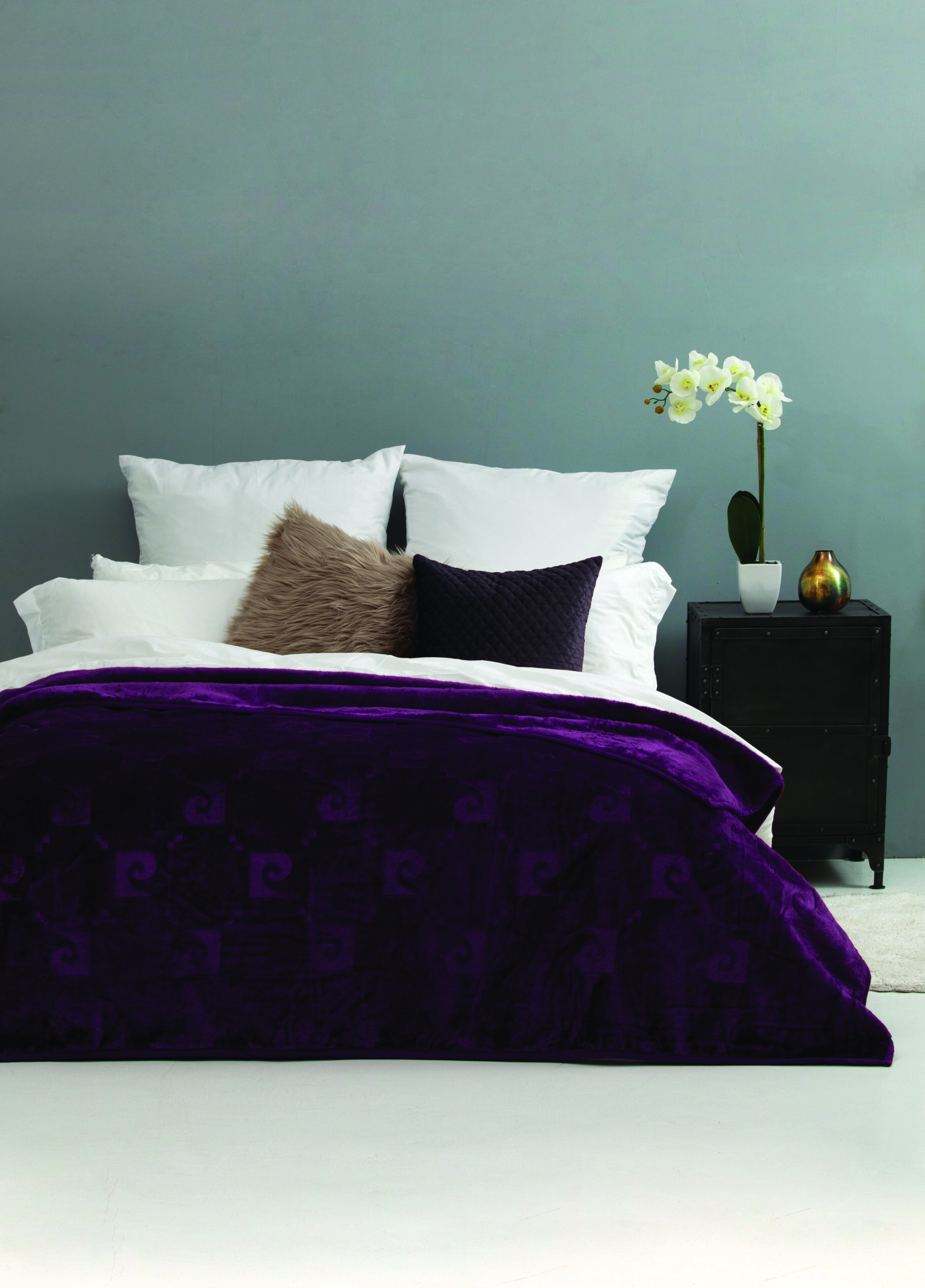 Lifestyle Range – 600GSM Heavy Weight Blanket - Dark Purple