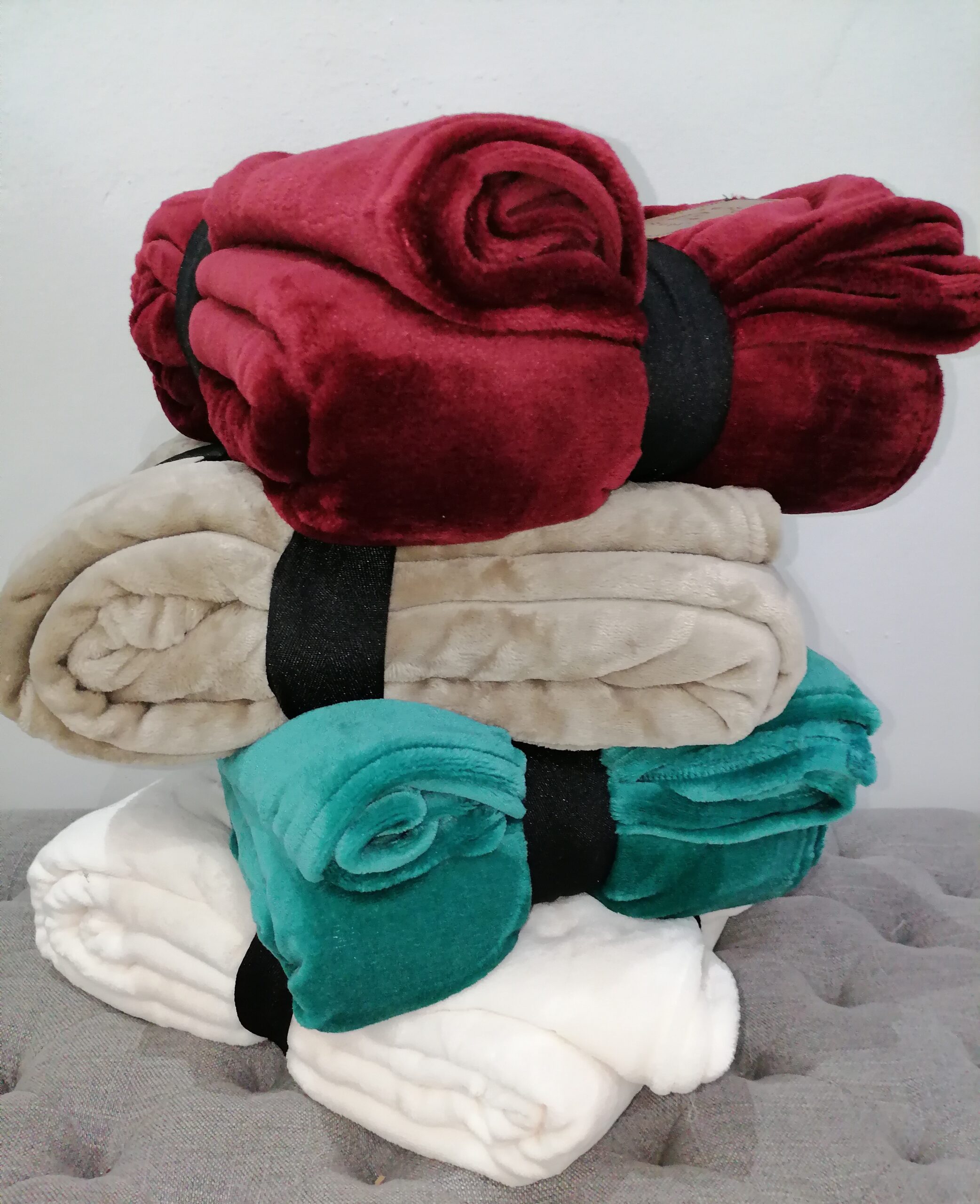 Le Intro – Carved Throws (Luxury Embossed)