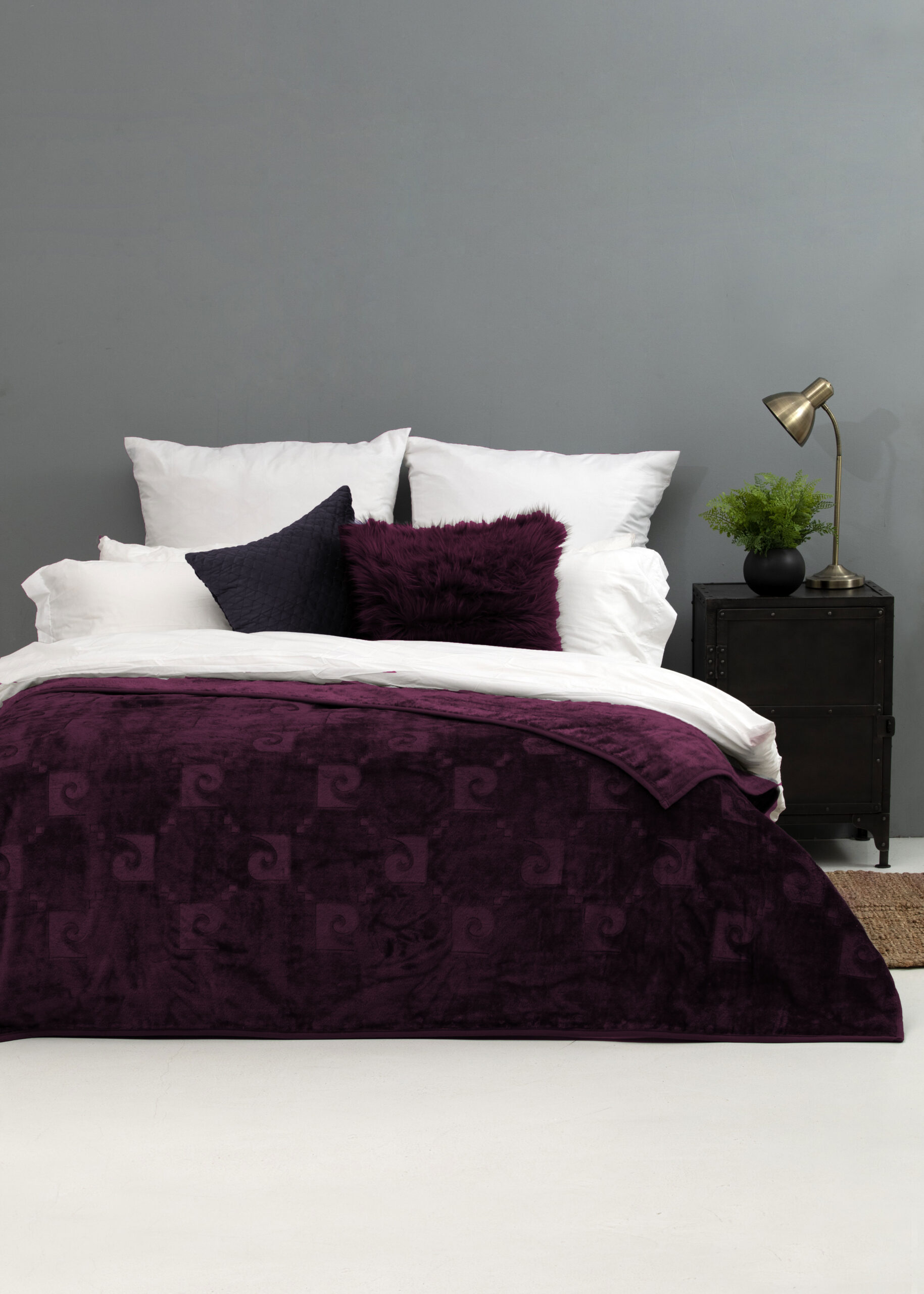 Lifestyle Range – 600GSM Heavy Weight Blanket - Plum