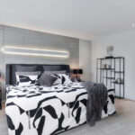 Le-Intro - Silky Feel Duvet Cover - Laxity