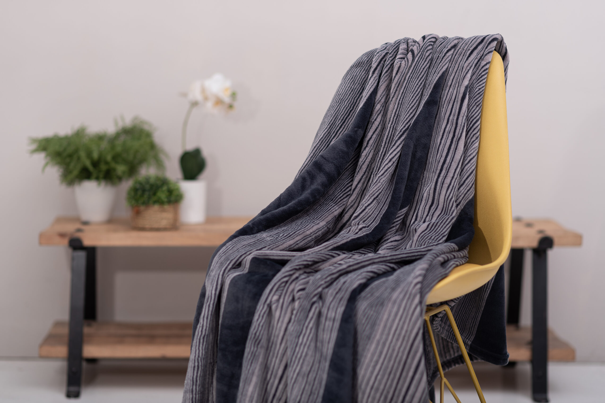 Coco Flannel Throw – Charcoal (200 x 200 cm)